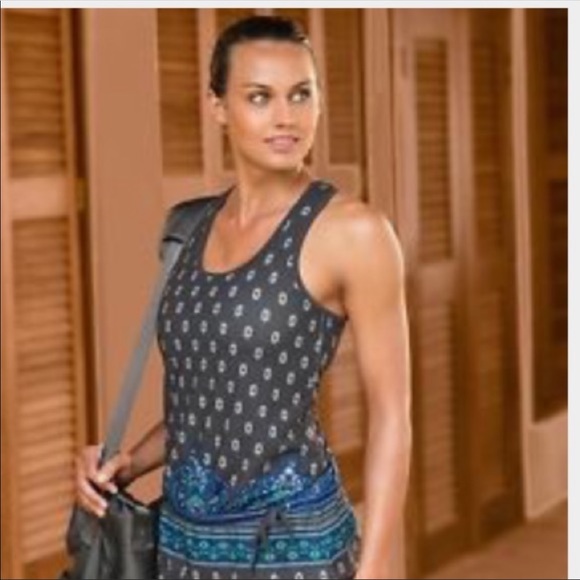 Athleta Tic Tac Toe Tank. - Picture 5 of 5